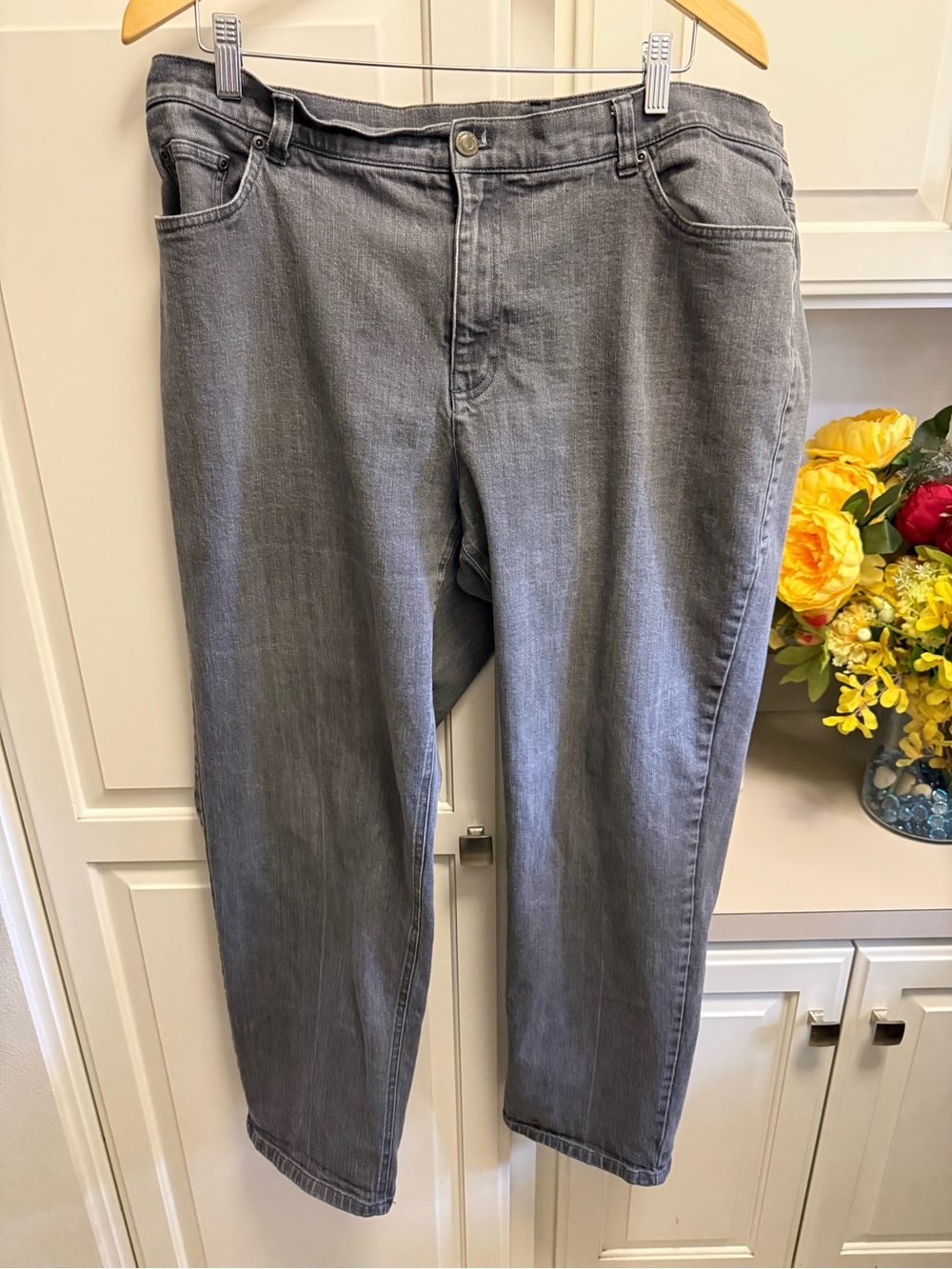 Women's Gray Straight-Leg Jeans
